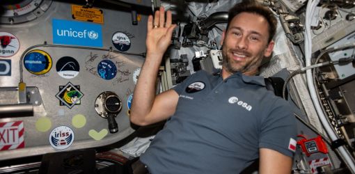Zdjęcie patcha IGNIS na ISS.