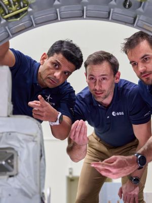 ax4 axiom jaxa 20241120 ss su tk