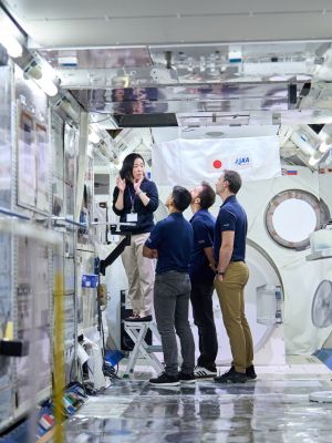 ax4 axiom jaxa 20241120 ss su tk