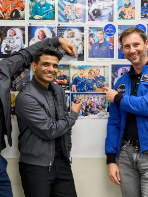 ax4 axiom jaxa 20241121 ss su tk